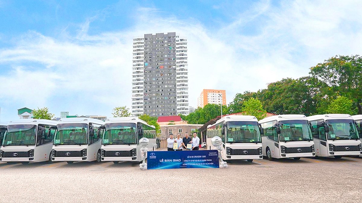 THACO AUTO bàn giao lô xe bus cho đối tác chiếm 30% thị phần vận tải hành khách toàn quốc