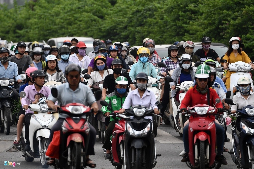 Nửa năm, Việt Nam tiêu thụ 1,6 triệu xe máy, một hãng tăng trưởng gần 500% áp đảo Honda và Yamaha