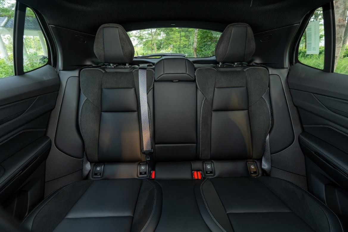 Ra mắt Lynk & Co 01 Hyper: Mẫu SUV tăng tốc từ 0–100km/h chỉ trong 7 giây, đạt tiêu chuẩn an toàn 5 sao nghiêm ngặt nhất của châu Âu