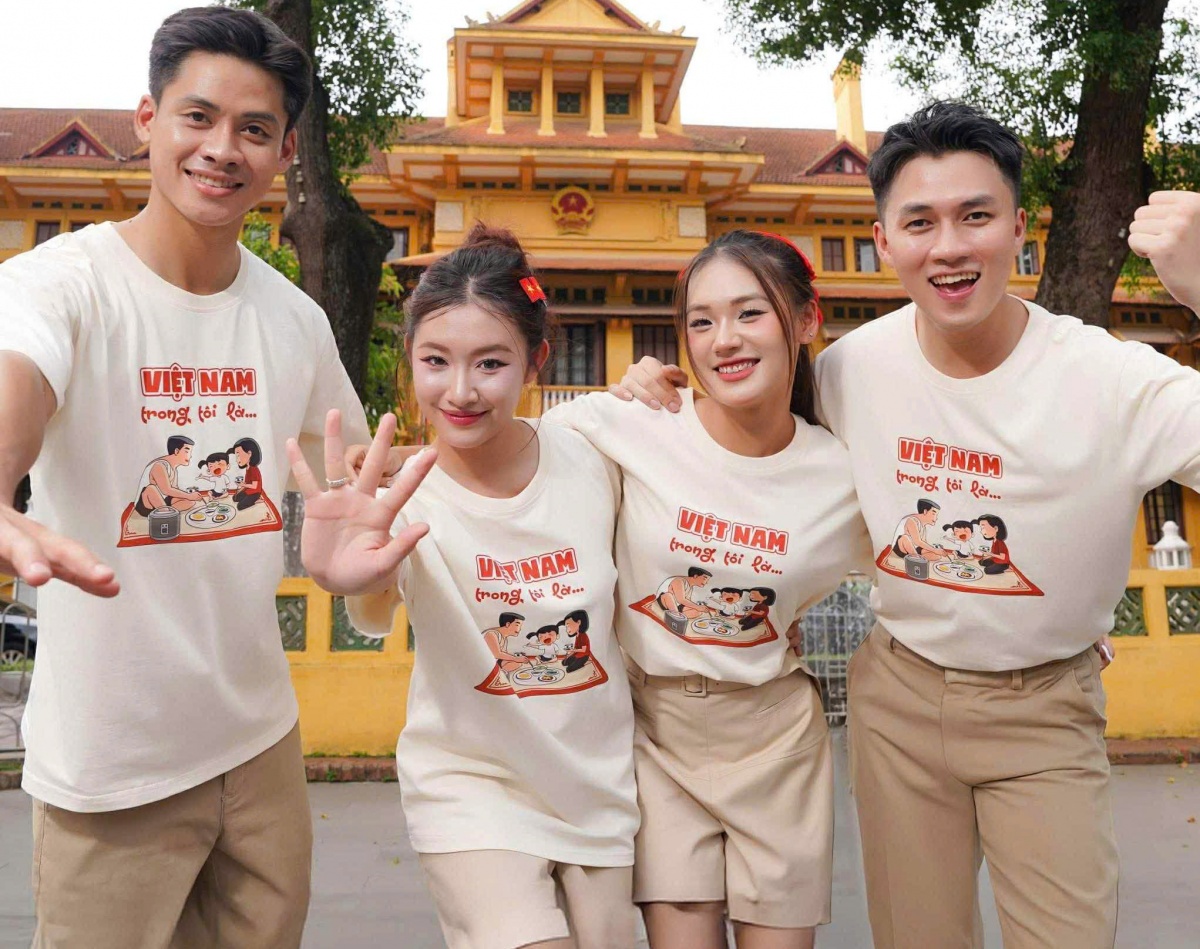 Mặt hàng áo cách điệu kỷ niệm 80 năm Quốc khánh Việt Nam liên tục 'cháy hàng', nhiều shop phải gấp rút sản xuất thêm
