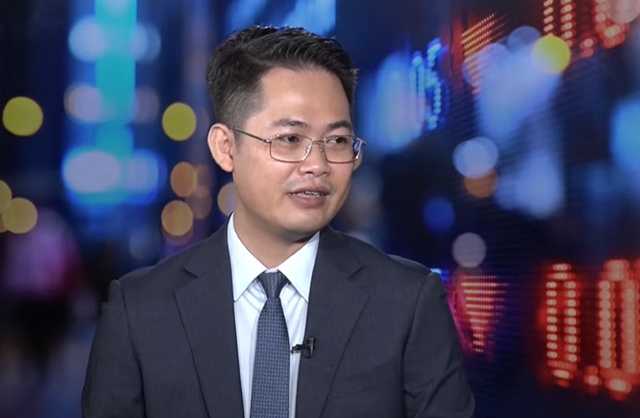 VN-Index chạm 1.600: Vào mua hay chốt lời?