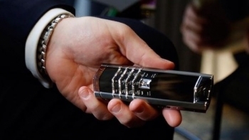 Không phải iPhone, người Việt đang rót tiền cho mẫu điện thoại 'pháo đài số', cứ 2 ngày chốt 1 đơn