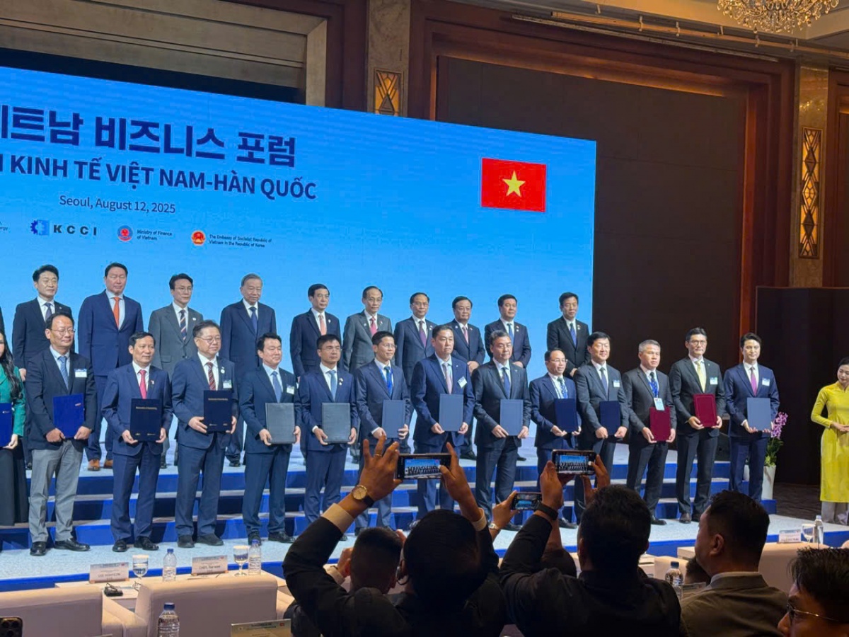 EVN ký kết hợp tác với tập đoàn đa ngành hàng đầu Hàn Quốc