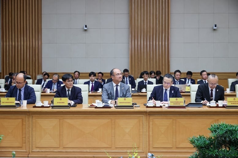 Gặp Thủ tướng, doanh nghiệp Nhật Bản đề nghị gỡ khó cho các dự án cao tốc, phổ biến xe hybrid