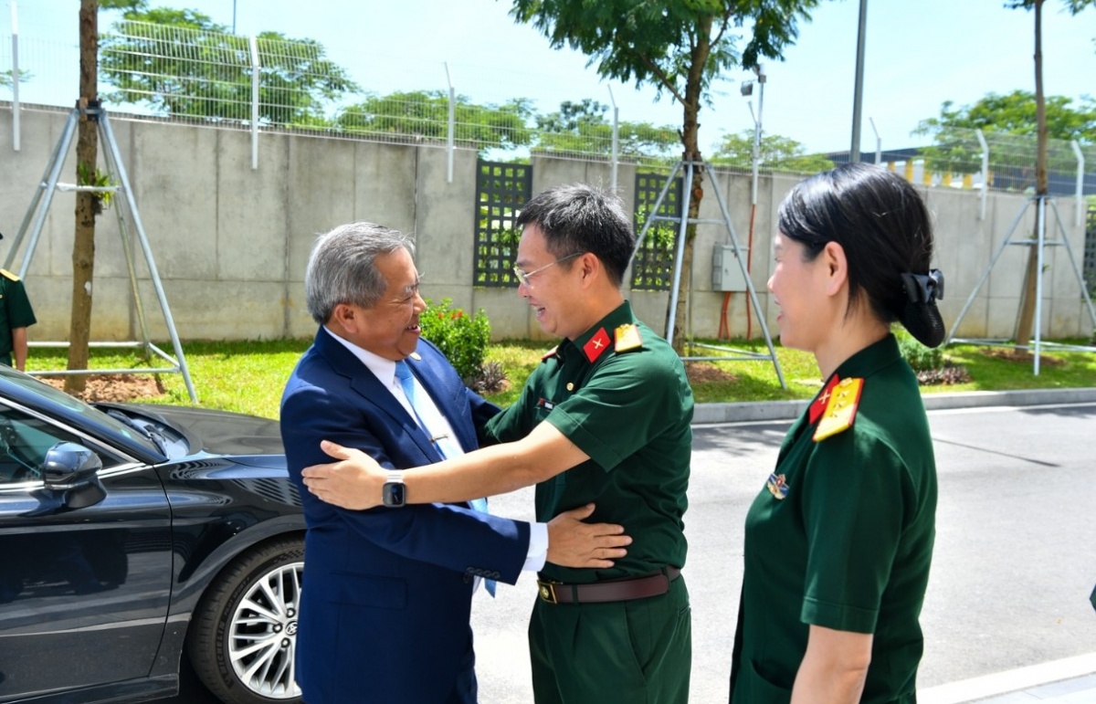 Được chiêm ngưỡng công nghệ của Viettel, Bộ trưởng Lào lập tức bày tỏ ý muốn đưa thành tựu này về nước