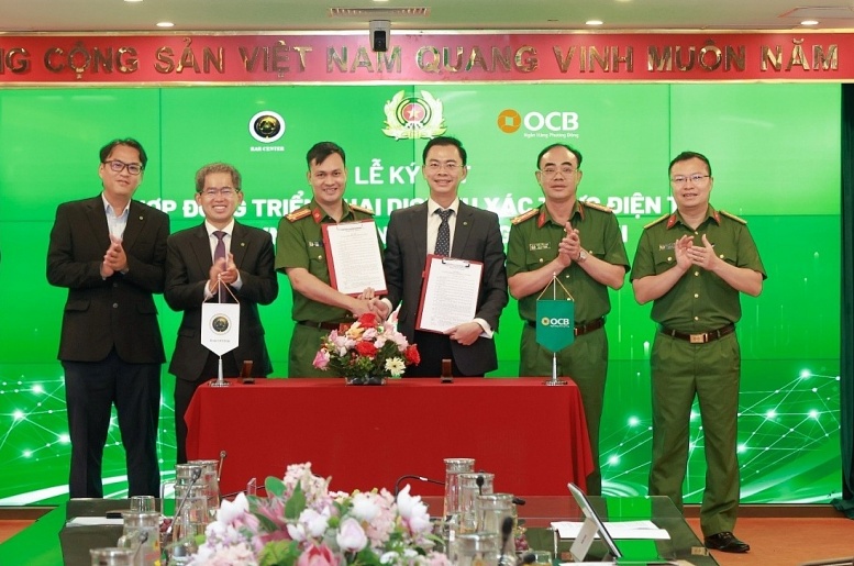 OCB hợp tác cùng Trung tâm dữ liệu quốc gia thực hiện xác thực điện tử qua VNeID
