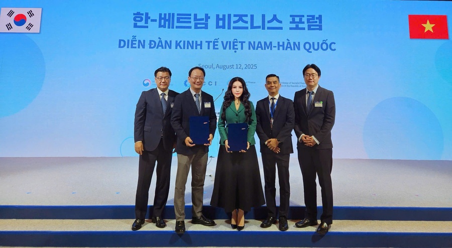 Tây Nguyên sắp đón tổ hợp điện mặt trời nổi 864MW từ 'cú bắt tay' của KN Holdings và Samsung
