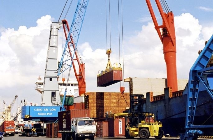Xuất nhập khẩu 7 tháng đầu năm 2025: Điện tử dẫn đầu, điện thoại hụt hơi, ô tô tăng tốc