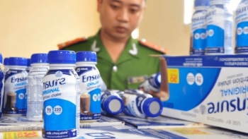 Triệt phá loạt kho hàng giả khổng lồ với hơn 5 tấn phụ gia thực phẩm, 7 nghìn lon sữa bột và 24 nghìn chai thực phẩm chức năng giả