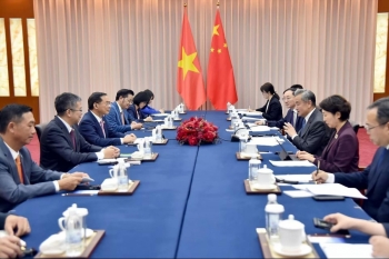Phó Thủ tướng Bùi Thanh Sơn đề nghị ưu tiên khởi công tuyến đường sắt 200.000 tỷ đồng với ông Vương Nghị