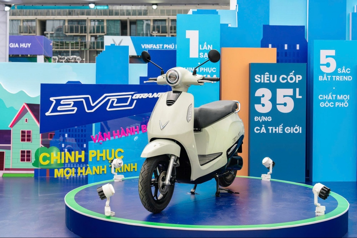 VinFast tung chính sách bảo hành đến 8 năm cho 1 loại pin xe máy điện