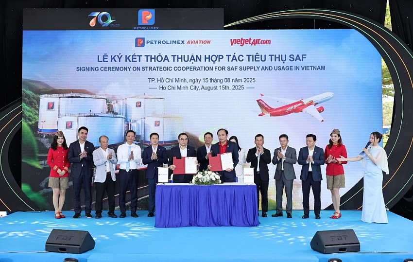Petrolimex hợp lực cùng Vietjet đưa 576 tàu bay sử dụng nhiên liệu hàng không bền vững