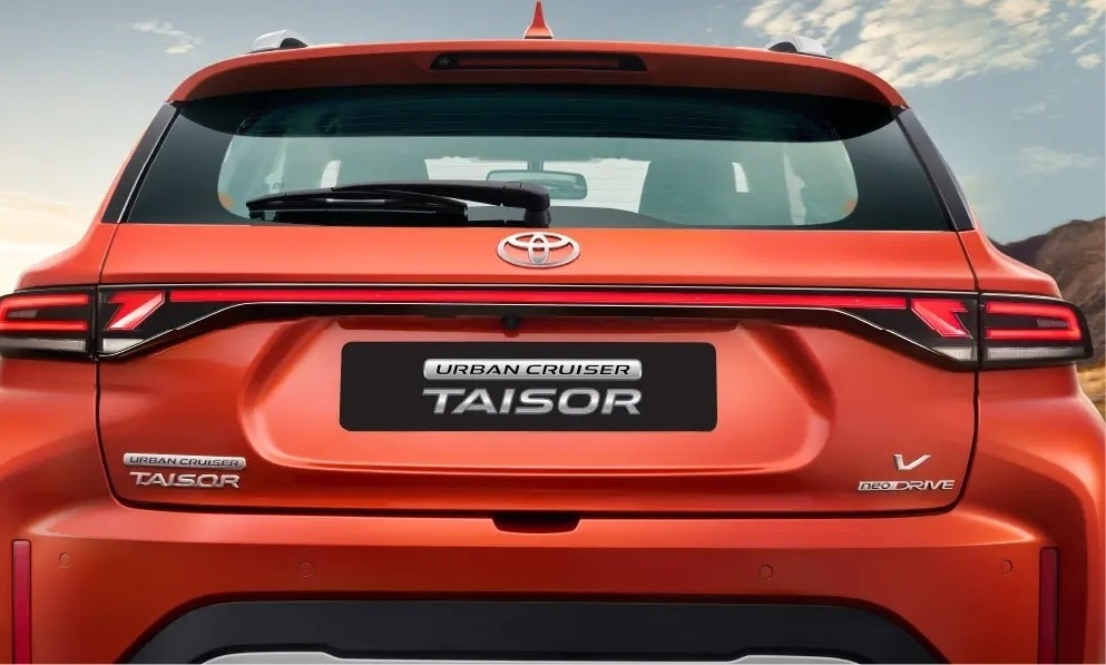 Toyota ra mẫu SUV cỡ nhỏ, sẽ bán trong tháng 8 này: Động cơ mới thân thiện môi trường, 6 túi khí tiêu chuẩn, giá chỉ hơn 200 triệu