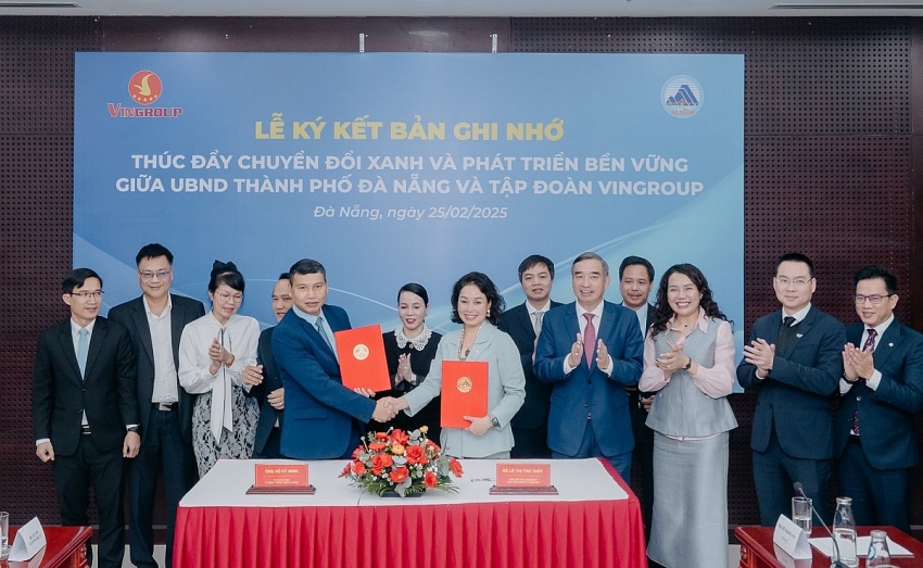 Thành phố lớn nhất Việt Nam xem xét lộ trình chuyển đổi xe xăng sang xe điện, Vingroup sẵn lợi thế với cú ‘bắt tay’ chiến lược