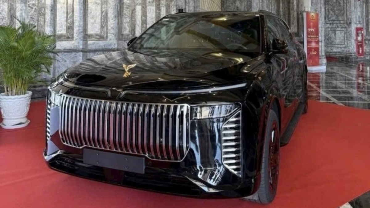 Limousine xịn nhất của VinFast có biển số, xuất hiện ở gần Lăng Bác: Gây chú ý với diện mạo, liệu có xứng danh ‘Rolls-Royce Việt Nam'?