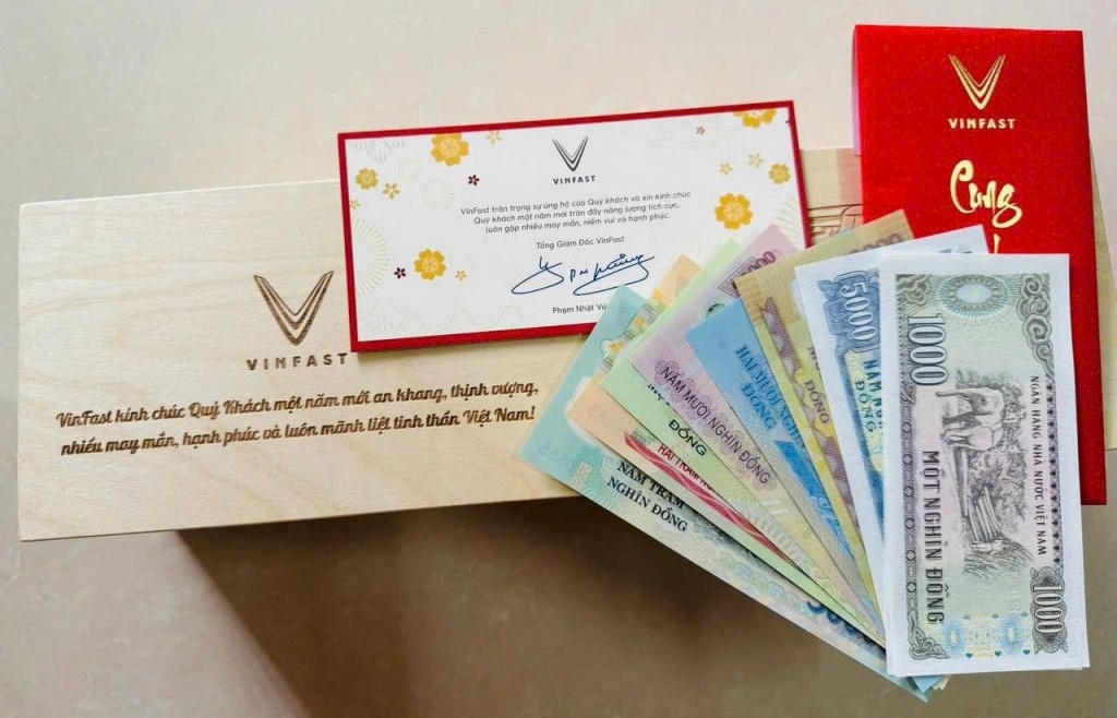 Bất ngờ với những lần VinFast 'mạnh tay' tặng quà khủng cho khách hàng