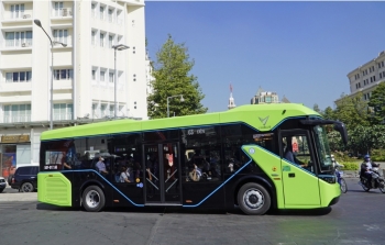 VinBus khai trương tuyến buýt miễn phí E11 phục vụ người dân tham quan Thủ đô dịp 2/9