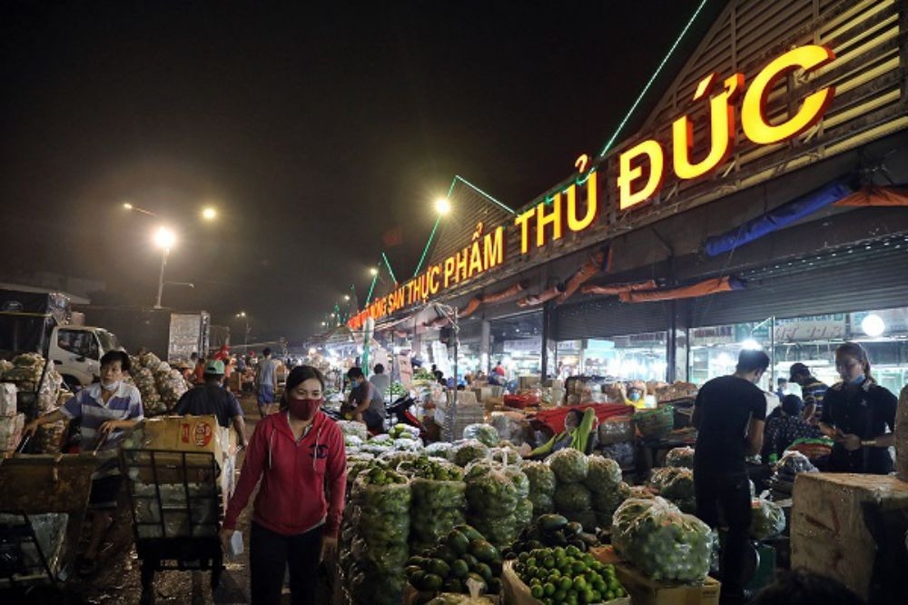 Nguồn xoài Việt Nam đứt lứa, hàng Trung Quốc đội giá giữa lòng TP.HCM
