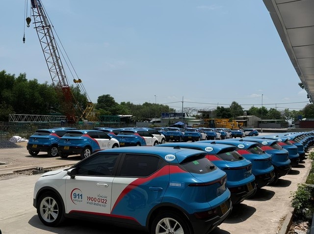 Công ty niêm yết 'chốt đơn' 2.500 xe VinFast: Taxi đã lăn bánh, ngân hàng giữ giấy tờ