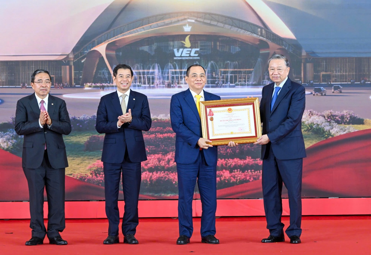 Vingroup được trao Huân chương Lao động hạng Nhất