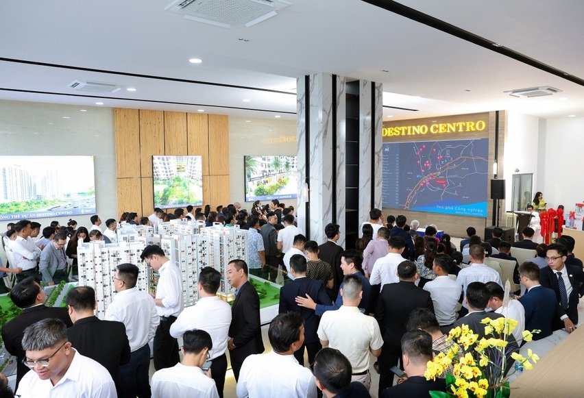 Bất động sản tháng 7 bùng nổ: Lượng quan tâm tăng 12%, tất cả loại hình đều hút khách