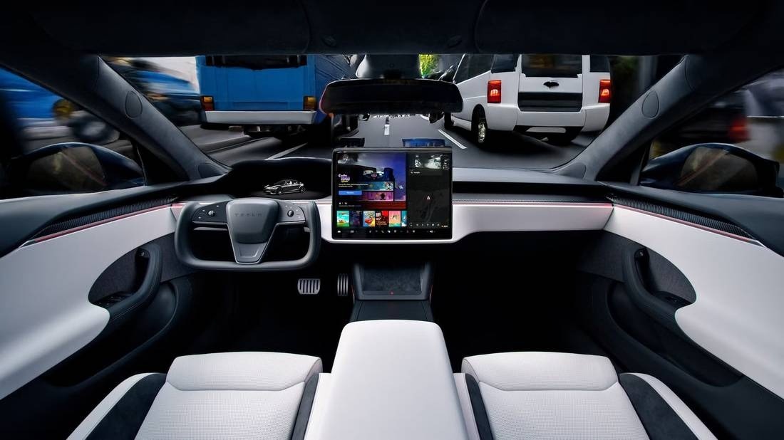 Tesla thử thách hệ thống tự lái tại hai 'ma trận giao thông' hỗn loạn bậc nhất thế giới