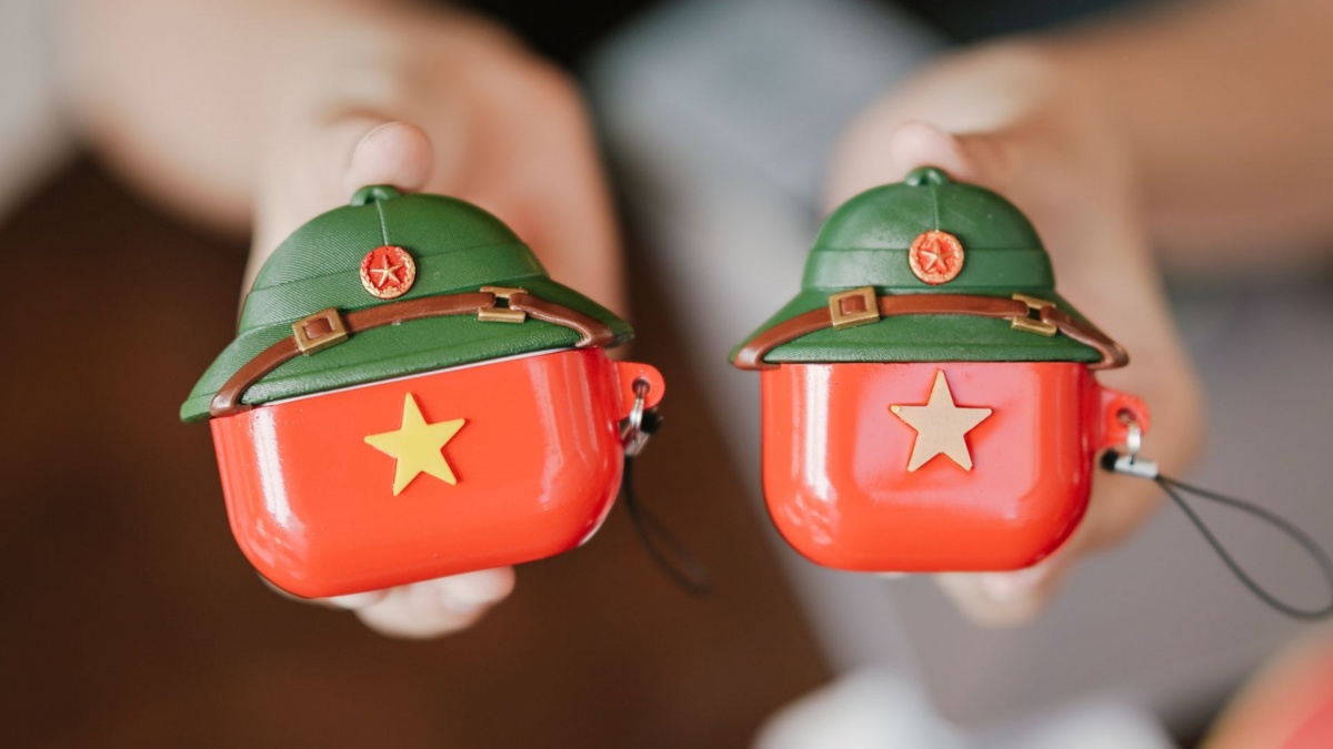 Chiếc ốp AirPods có tiền chưa chắc đã mua được: Mang hình ảnh 'nón cối - cờ đỏ sao vàng' kỷ niệm 80 năm Quốc khánh 2/9