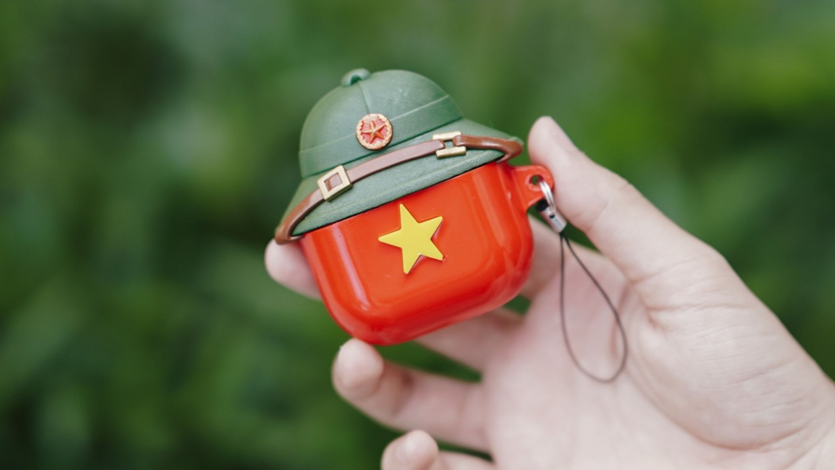 Chiếc ốp AirPods có tiền chưa chắc đã mua được: Mang hình ảnh 'nón cối - cờ đỏ sao vàng' kỷ niệm 80 năm Quốc khánh 2/9