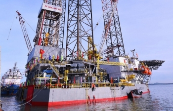 Huy động cỗ máy có thể khoan sâu tới 9.000m để khai thác mỏ vàng đen 650 triệu USD của Việt Nam