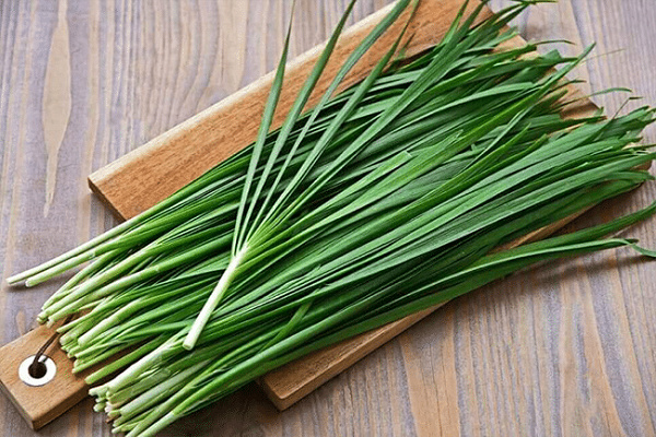 Loại lá xưa có đầy chẳng ai ngó giờ lên tầm đặc sản, được mệnh danh 'rau của thận': Chợ Việt bán đầy lại rẻ
