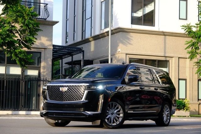 Siêu SUV Mỹ được rao bán tại Việt Nam với giá hơn 10 tỷ đồng: Là 'phòng khách di động' trang bị tân tiến, chung động cơ với VinFast President