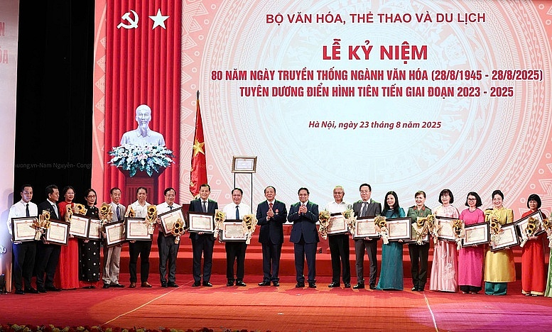 Chủ tịch một doanh nghiệp niêm yết được vinh danh tại sự kiện có Tổng Bí thư, Thủ tướng dự