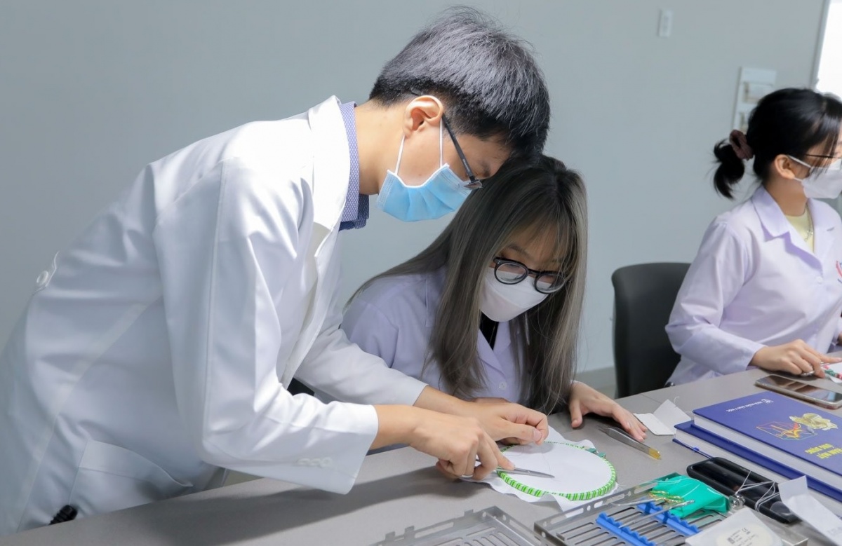 Kể từ nay, nhóm ngành Y này sẽ được miễn toàn bộ học phí và có được nhận trợ cấp mỗi tháng, phụ huynh nhẹ gánh phần nào
