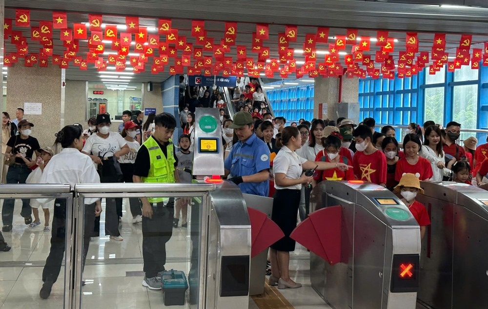 Xe buýt – metro miễn phí 4 ngày: Hà Nội chơi lớn mừng 80 năm Quốc khánh