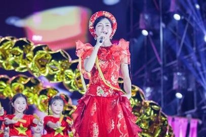 Hơn 50.000 khán giả quẩy từ chiều tới khuya ở 8Wonder - Moments of Wonder
