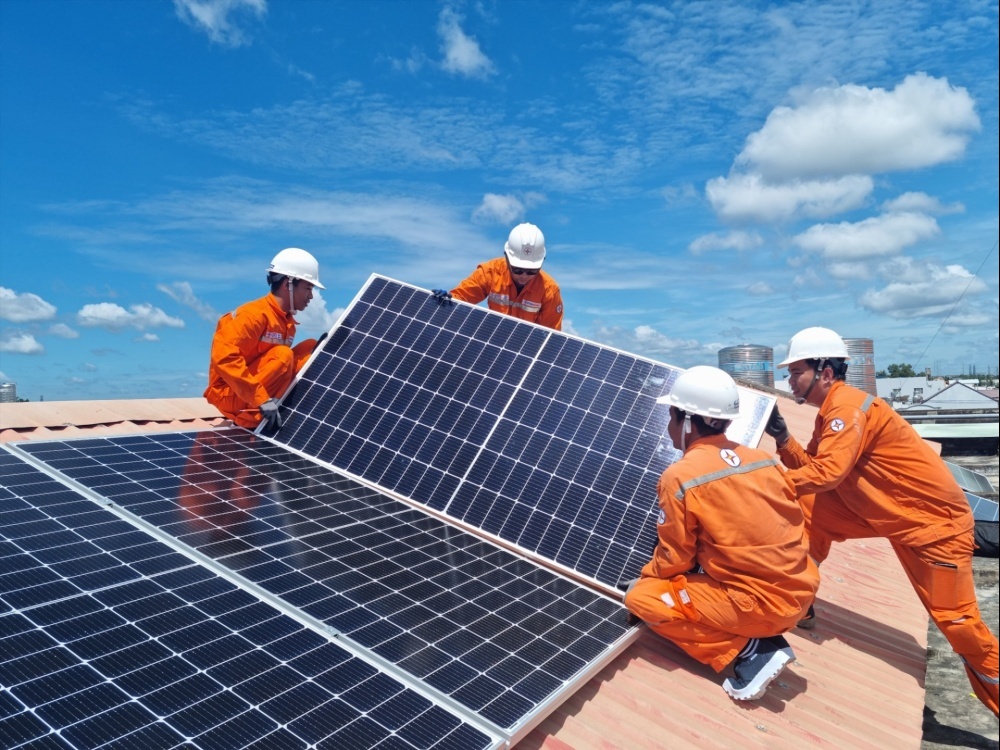 NHNN không đồng tình đề xuất hỗ trợ lãi suất vay cho hộ gia đình lắp điện mặt trời mái nhà