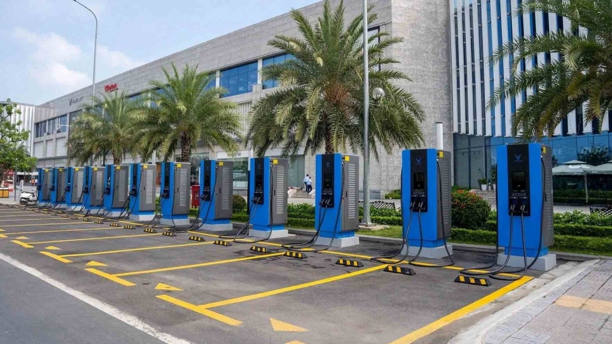 Từ 26/8: VinFast sẽ thay đổi chính sách phí đỗ quá giờ, ngăn chặn tình trạng tài xế sạc đầy vẫn chiếm chỗ tại trạm V-Green