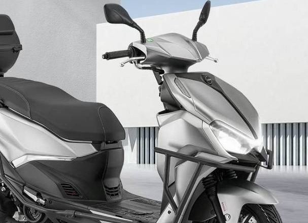 ‘Siêu tay ga’ động cơ 150cc thiết kế như xe quý tộc, cốp rộng đủ chứa được đủ thứ đồ mà giá chỉ hơn 30 triệu