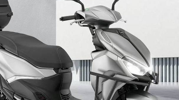 ‘Siêu tay ga’ động cơ 150cc thiết kế như xe quý tộc, cốp rộng đủ chứa được đủ thứ đồ mà giá chỉ hơn 30 triệu