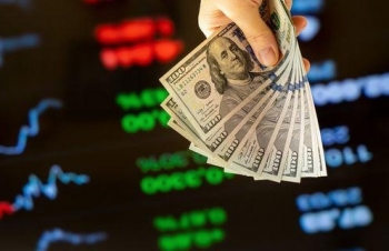 Ngân hàng Nhà nước 'tung đòn' bán USD kỳ hạn: Liều thuốc hạ sốt cho tỷ giá?