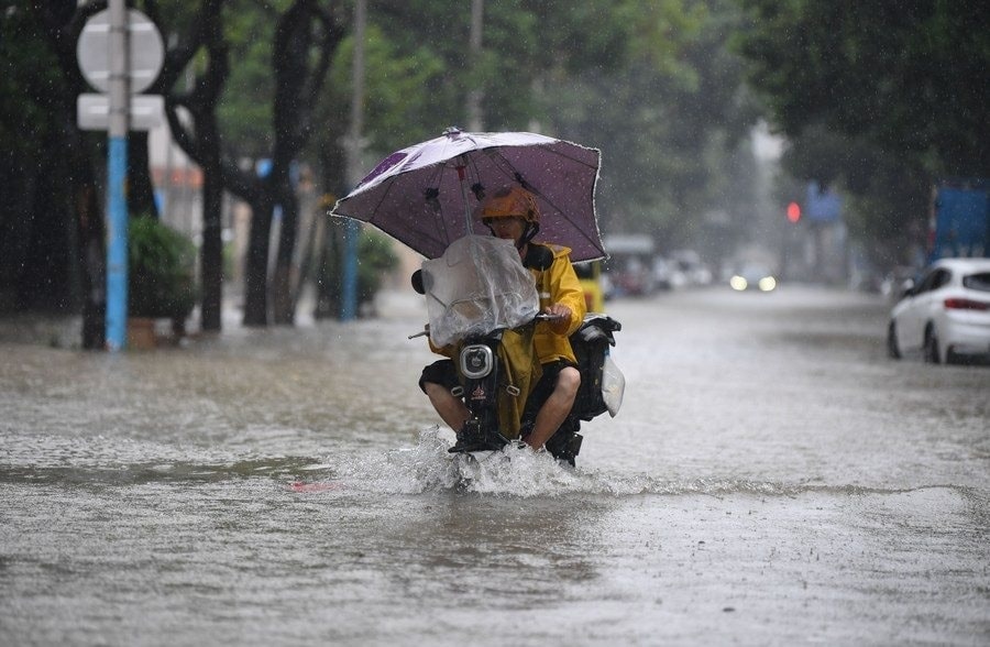Bí kíp cứu xe máy điện sau khi ngập nước và lời khuyên sử dụng lúc trời mưa