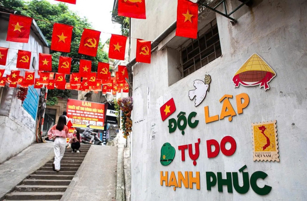 Khách quốc tế đến Hà Nội tăng mạnh trong 8 tháng đầu năm