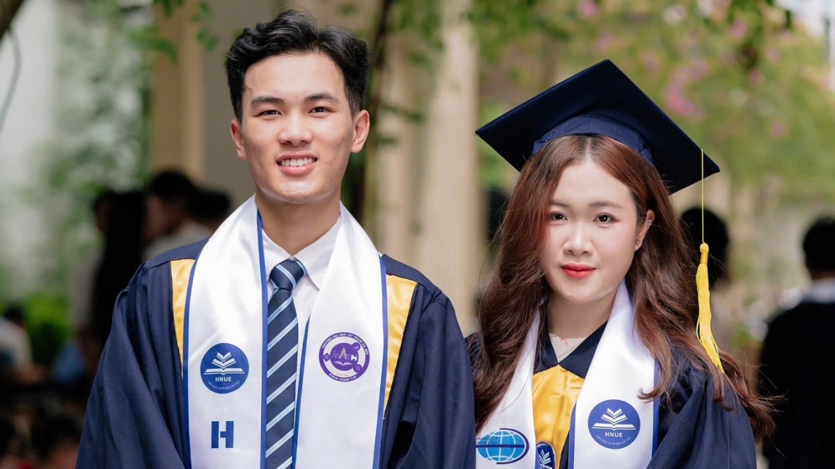 Cặp chị em song sinh 2003 tốt nghiệp Xuất sắc ĐH Sư phạm Hà Nội, ra trường đã được dạy ở trường chuyên: Nói thẳng ước muốn thời gian tới