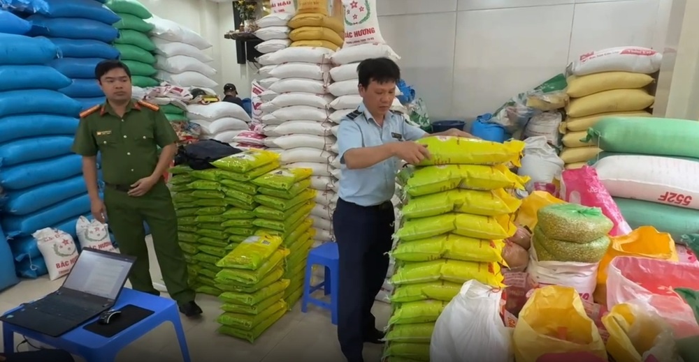 Công an Hà Nội tìm nạn nhân của 2 vụ bán gạo ST25 giả tại Xuân Đỉnh
