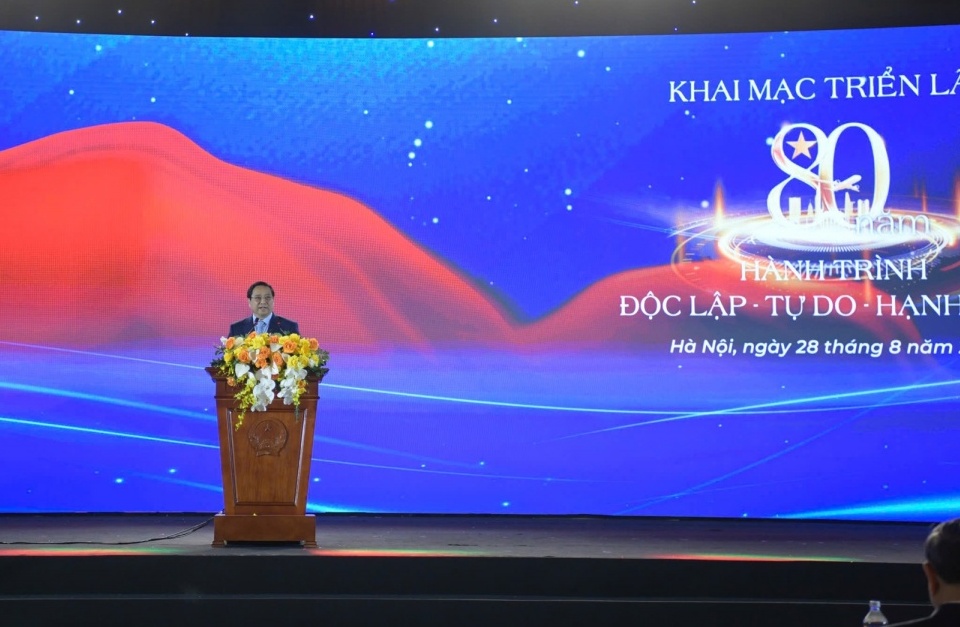 Thủ tướng biểu dương Vingroup: ‘Vượt nắng, thắng mưa, không thua bão gió’ hoàn thành trung tâm triển lãm lớn top 10 thế giới