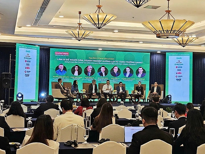 Trạm sạc xe điện: Grab đề xuất dùng chung, Vingroup (VIC) tính toán khác