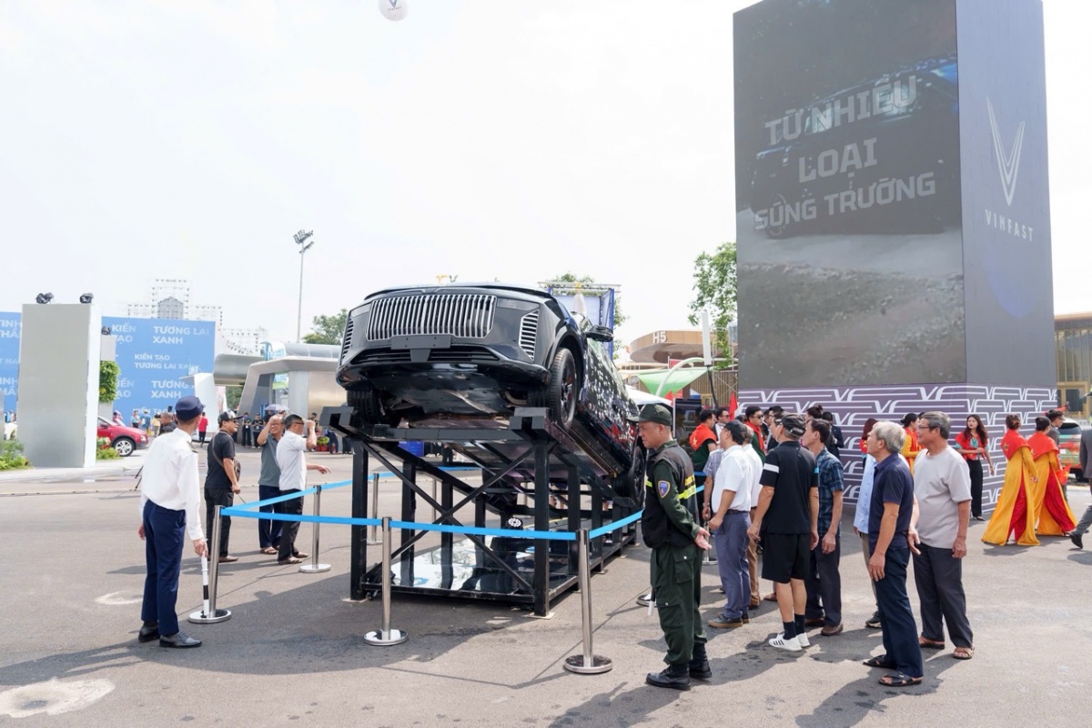 Kỷ lục chưa từng có: Hơn 230.000 khách đổ về 'siêu triển lãm' thành tựu đất nước trong ngày khai mạc