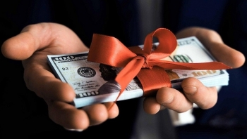 Hưởng ứng Quốc khánh 2/9, một công ty chứng khoán tặng nhà đầu tư 100.000 đồng