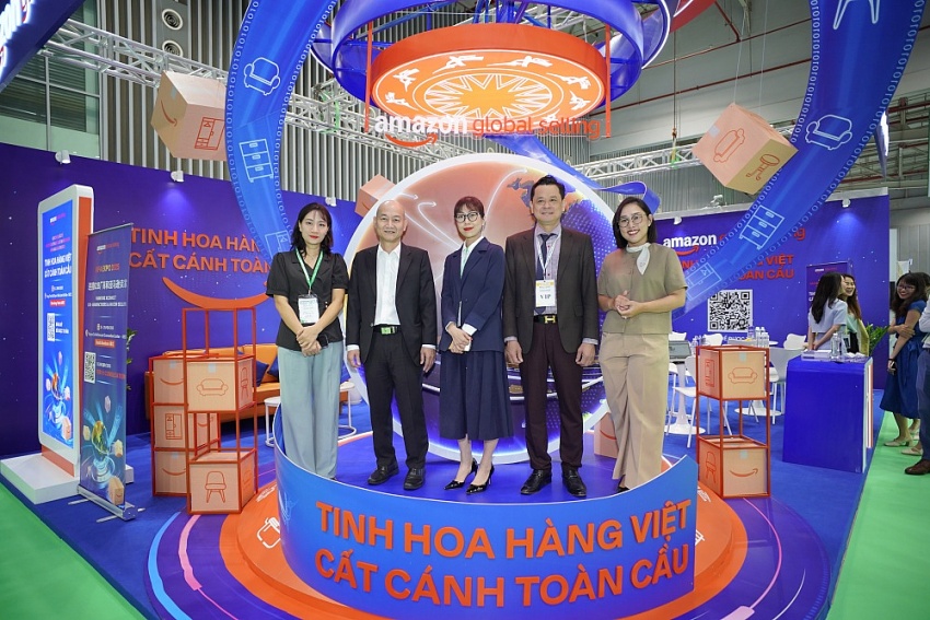 Tập đoàn Mỹ vốn hóa 2.400 tỷ USD cam kết đồng hành cùng doanh nghiệp ngành gỗ Việt Nam
