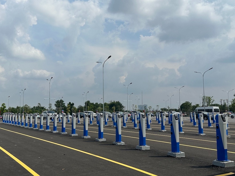Quy mô trạm sạc lớn nhất Việt Nam vừa đi vào hoạt động tại Hà Nội gây choáng ngợp